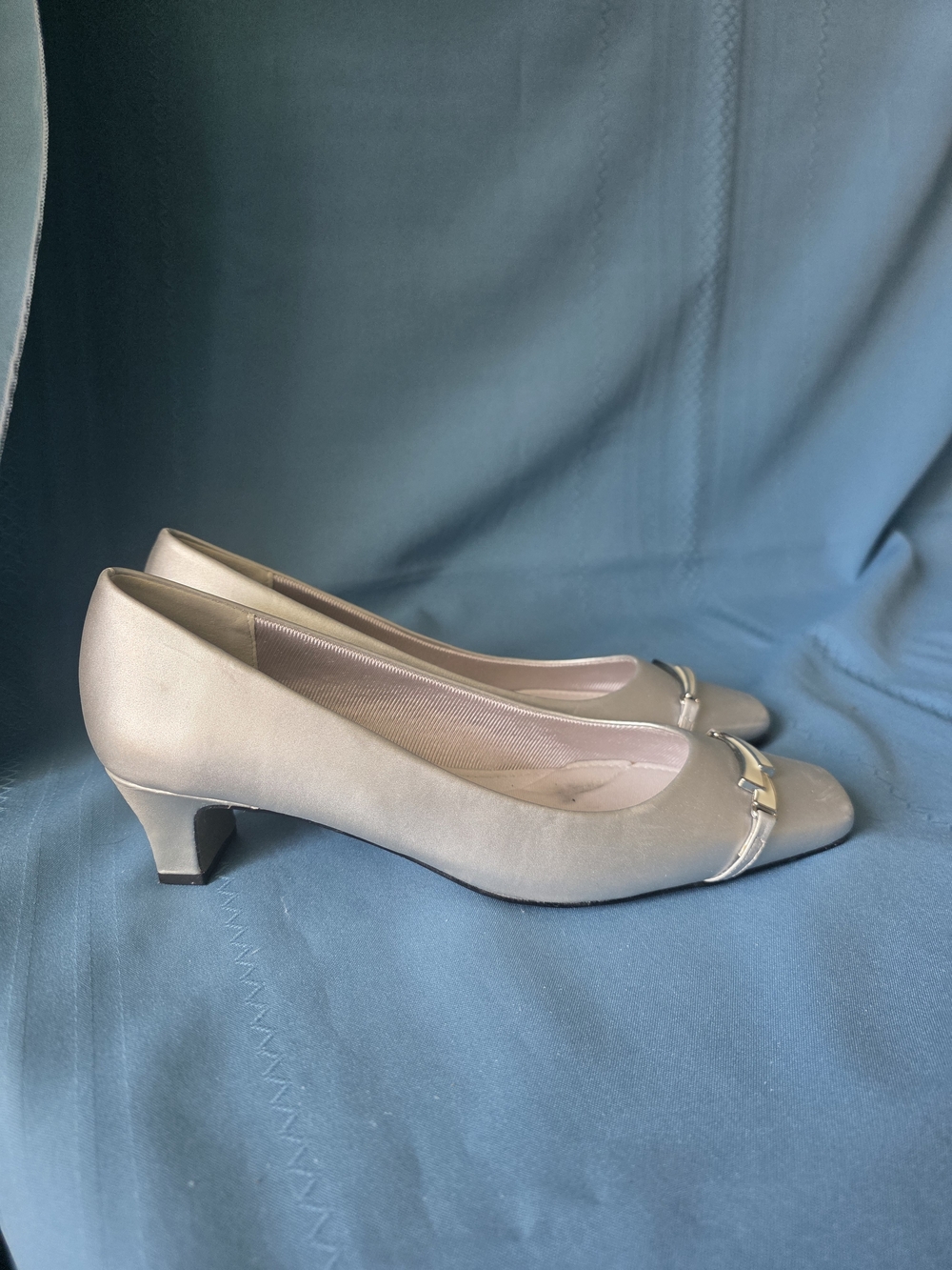 Easy Street Alive Low Heel Dress Shoes Silver Satin 10N Dance Flex Comfort